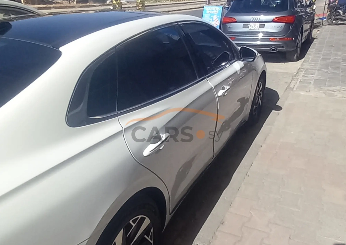 Hyundai Grandeur <span></span>