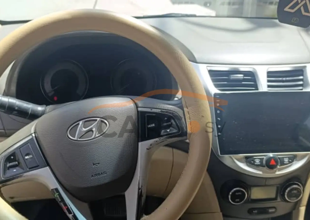 Hyundai Accent <span></span>