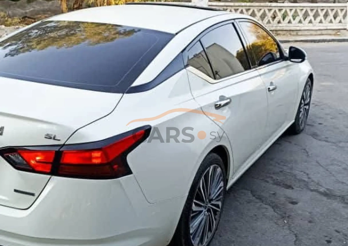 Nissan Altima <span></span>