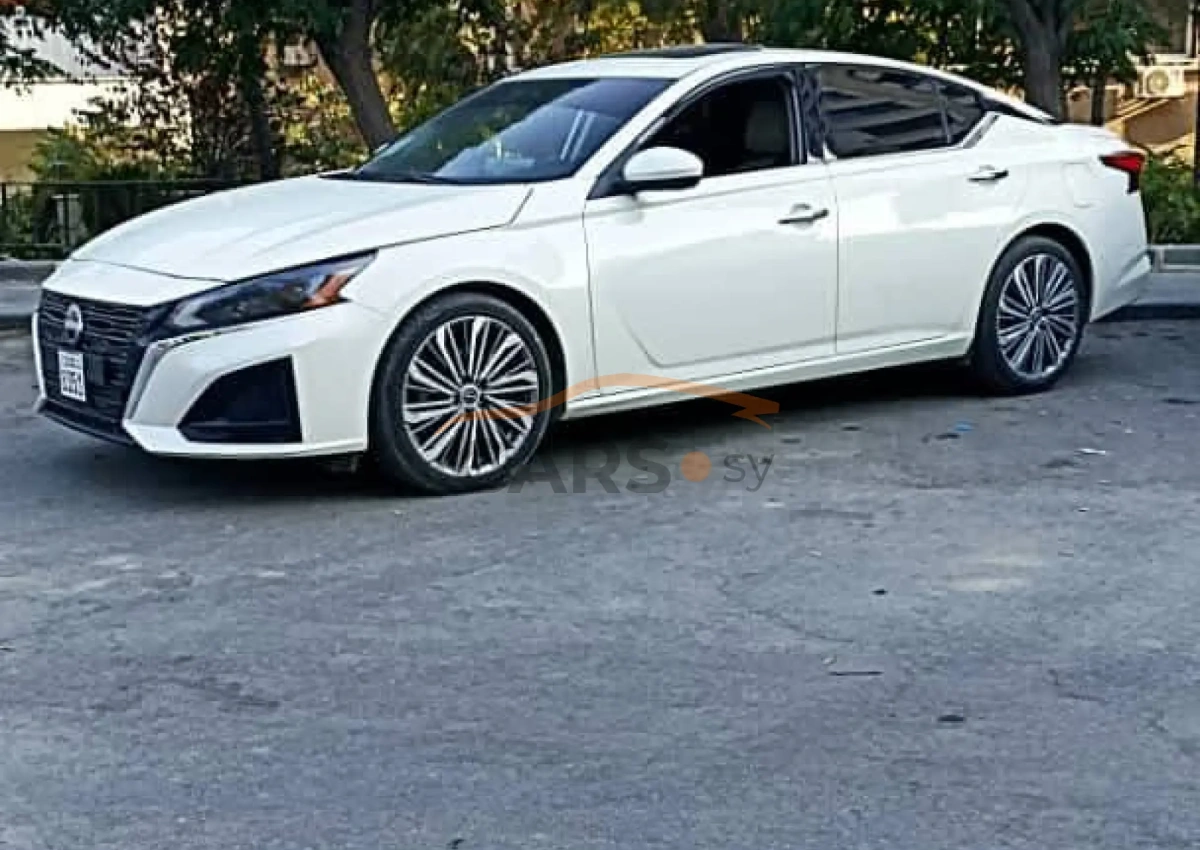 Nissan Altima <span></span>