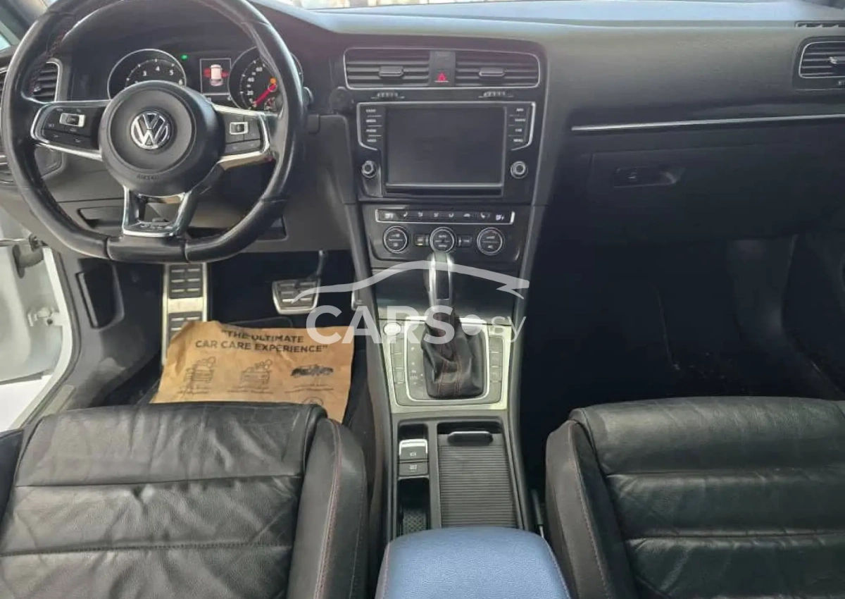 VW Golf <span></span>