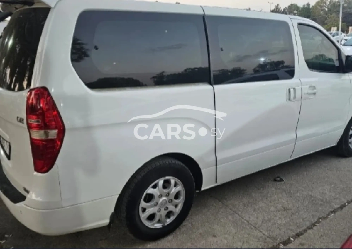 Hyundai Starex <span></span>
