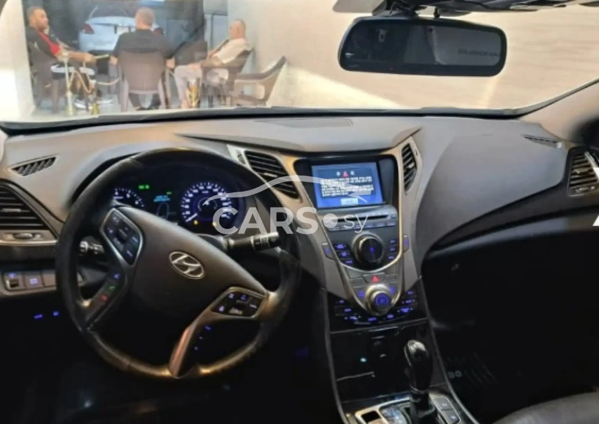 Hyundai Grandeur <span></span>