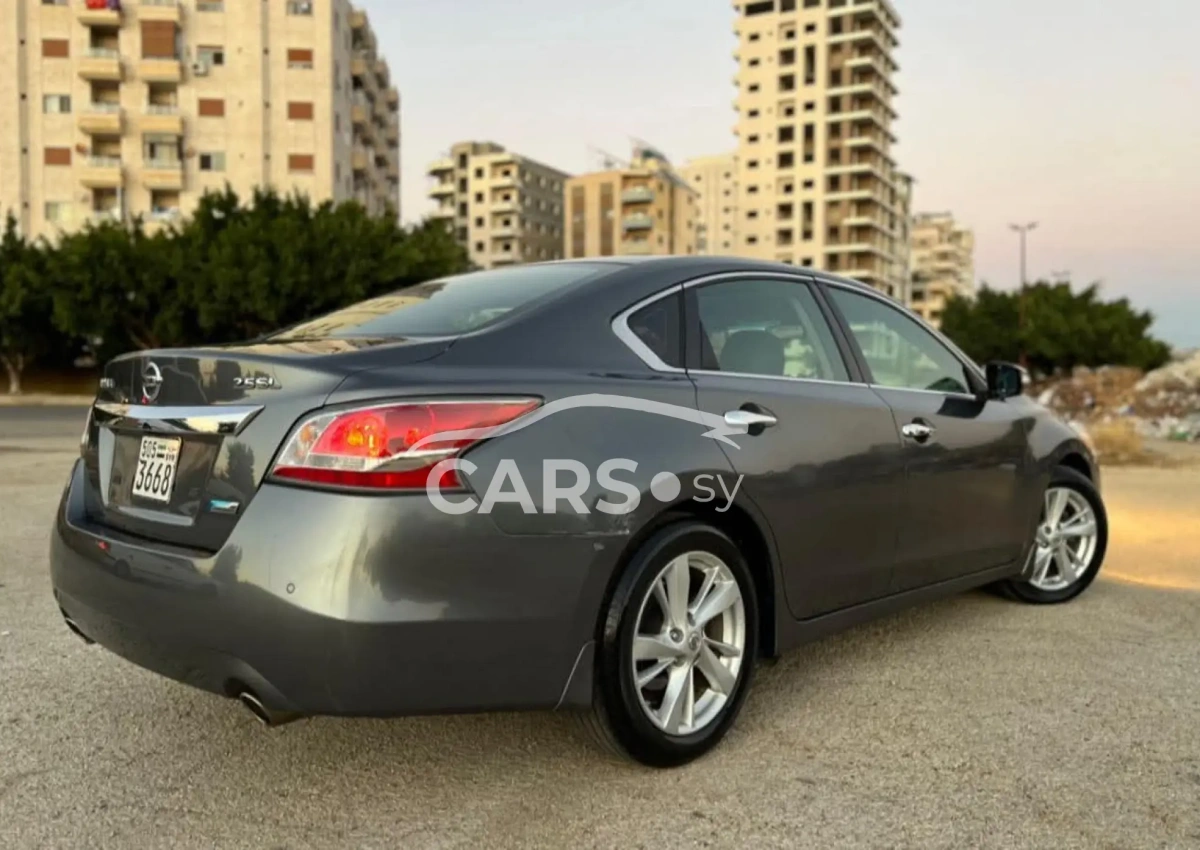 Nissan Altima <span></span>