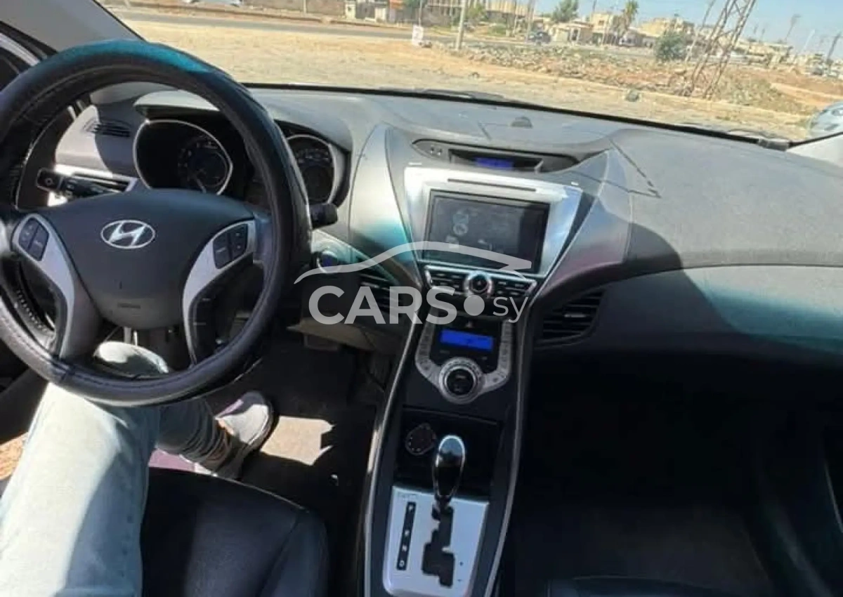 Hyundai Elantra <span></span>