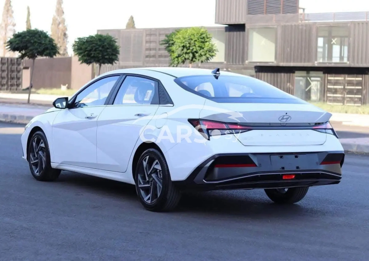 Hyundai Elantra <span></span>